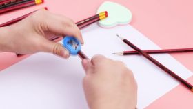 Lápiz venta al por mayor de dibujos, bolígrafos de dibujo, premios para niños, papelería de aprendizaje, lápiz hexagonal de goma, lápiz HB para estudiantes de primaria