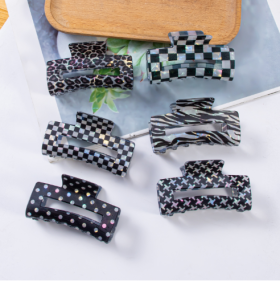Accesorios de grace, pequeña fragancia, serie de cuadros de ajedrez en blanco y negro, temperamento de agarre, clip de tiburón de alta sensación, tocado femenino